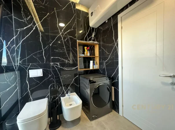 Tirane, jepet me qera apartament 2+1 Kati 21, 120 m² 1.500 € (Rruga e Kavajës)