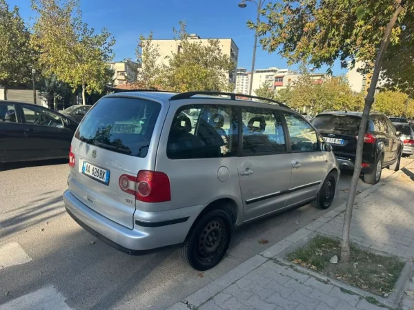 Elbasan, shes makine | veture Nafte, gri metalizato Klima 39.300 km 3.000 €,i diskutushem