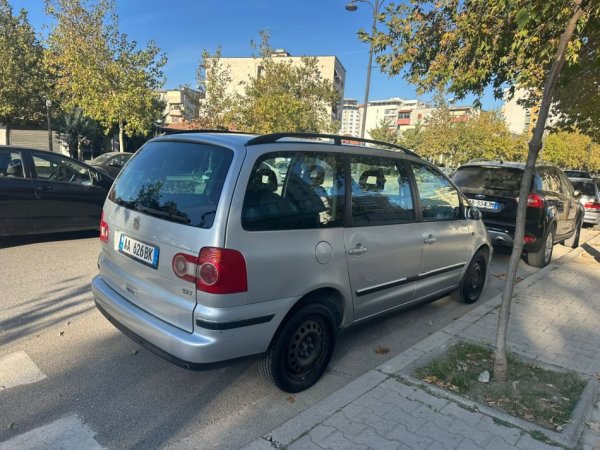 Elbasan, shes makine | veture Nafte, gri metalizato Klima 39.300 km 3.000 €,i diskutushem