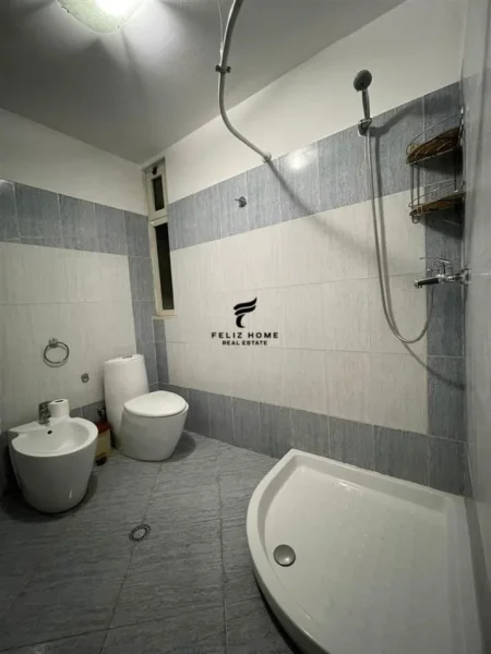 Tirane, jepet me qera apartament 1+1 Kati 5, 74 m² 650 € (MYSLYM SHYRI)