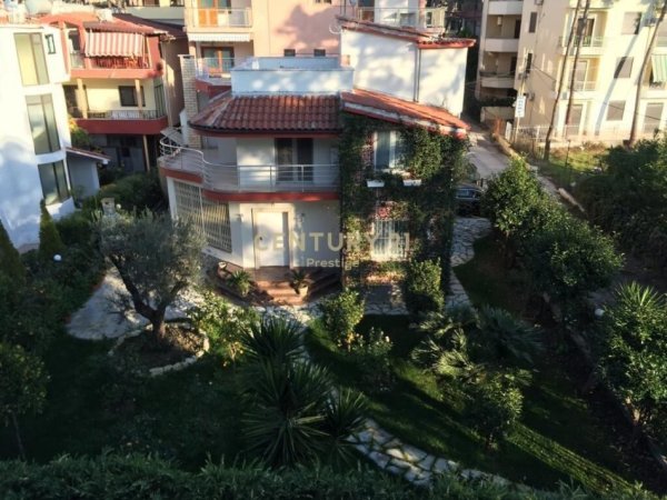 Durres, jepet me qera Vile 3+1+Ballkon Kati 0, 220 m² 1.000 € (Golem)