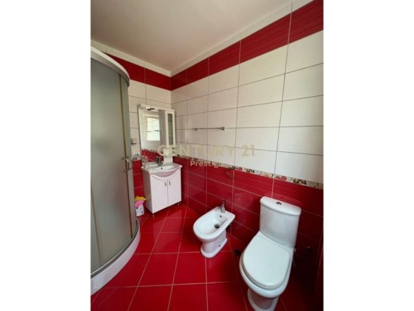 Durres, jepet me qera Vile 3+1+Ballkon Kati 0, 220 m² 1.000 € (Golem)