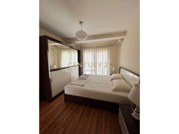 Durres, jepet me qera Vile 3+1+Ballkon Kati 0, 220 m² 1.000 € (Golem)