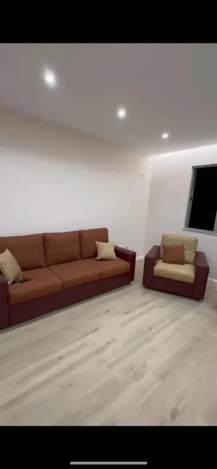 Tirane, jepet me qera apartament 2+1 , 80 m² 500 € 