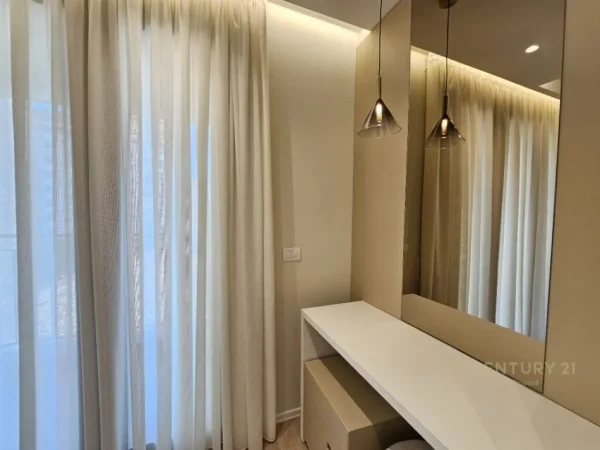 Tirane, jepet me qera apartament 1+1 Kati 3, 77 m² 950 € (Rruga e Barrikadave)