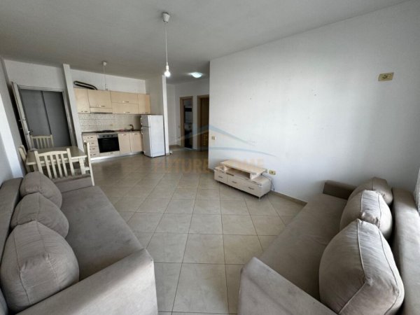 SHITET APARTAMENT 2+1+GARAZH,UNAZA RE ,,PRANE ARC HOTEL