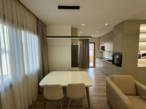 Tirane, jap me qera apartament 2+1+POST PARKIMI , 93 m² 1.000 € (Rruga Servet Libohova, Vilat Selitë)