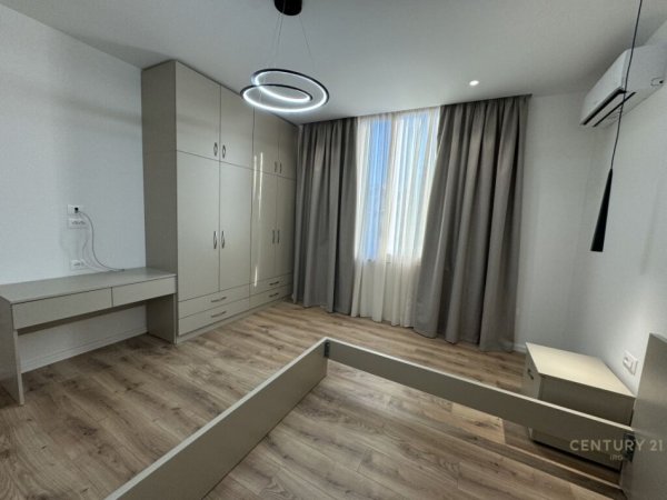 Tirane, jap me qera apartament 2+1+POST PARKIMI , 93 m² 1.000 € (Rruga Servet Libohova, Vilat Selitë)