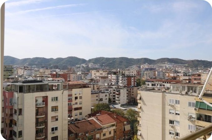 Tirane, jepet me qera apartament 2+1 Kati 11, 1.000 € (Ne Bllok)