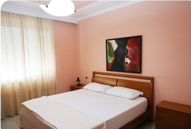 Tirane, jepet me qera apartament 2+1 Kati 11, 1.000 € (Ne Bllok)