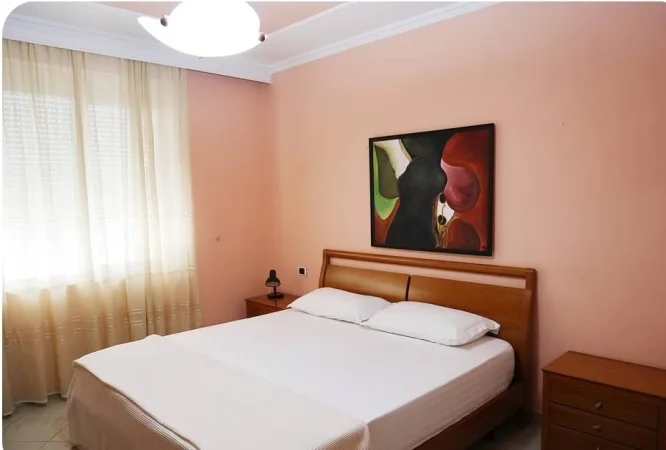 Tirane, jepet me qera apartament 2+1 Kati 11, 1.000 € (Ne Bllok)