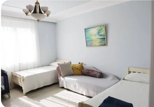 Tirane, jepet me qera apartament 2+1 Kati 11, 1.000 € (Ne Bllok)