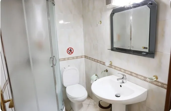 Tirane, jepet me qera apartament 2+1 Kati 11, 1.000 € (Ne Bllok)