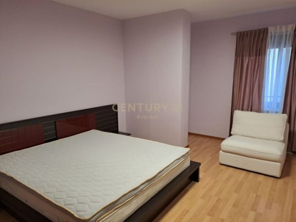 Tirane, jap me qera apartament 2+1+2, 125 m² 650 € (Liqeni i Thatë)