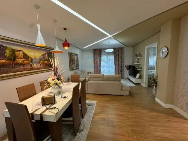 Tirane, shitet apartament 2+1+Ballkon Kati 2, 107 m² 225.000 € (KOPESHTI ZOOLOGJIK)