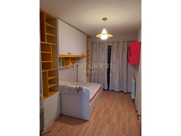 Tirane, jap me qera apartament 2+1+2, 125 m² 650 € (Liqeni i Thatë)