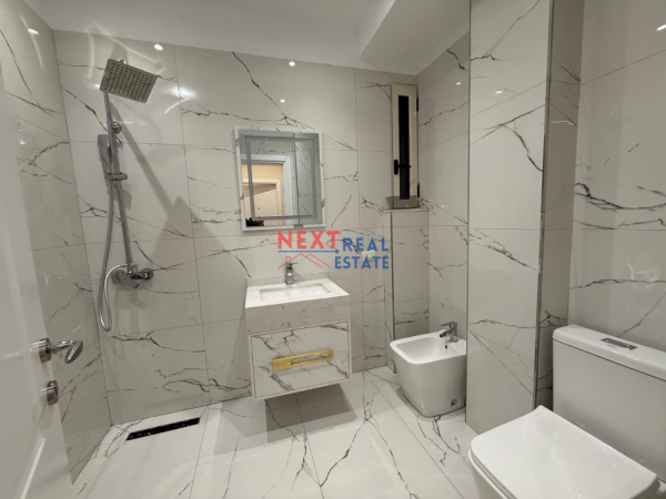Vlore, shitet apartament 1+1+Ballkon Kati 8, 77 m² 120.000 € (KOMBINATI I PESHKUT)