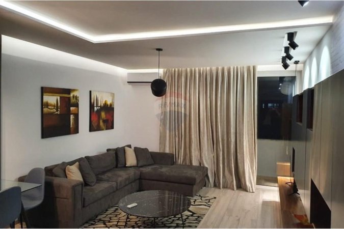 Tirane, jepet me qera apartament 1+1 , 75 m² 650 € (Komuna e Parisit)