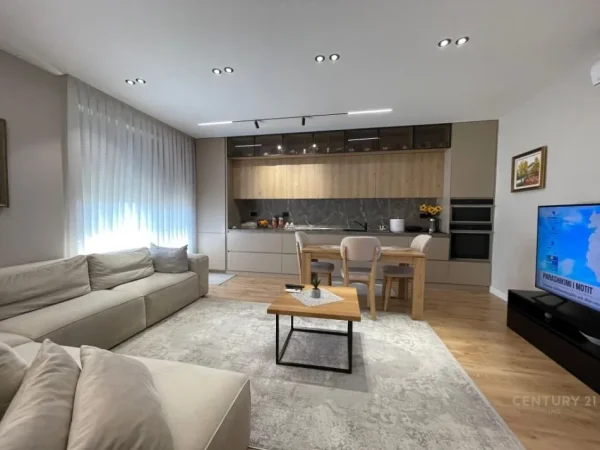 Tirane, shitet 2+1 Kati 7, 330.000 € (pazari i ri)