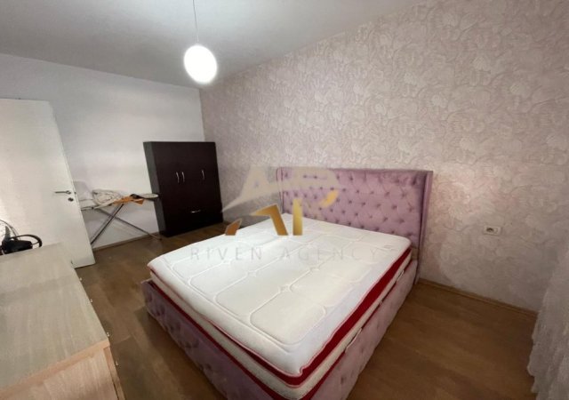 Tirane, jepet me qera shtepi 2+1 Kati 3, 85 m² 700 € (Prane Kristal Center, Komuna e Parisit)