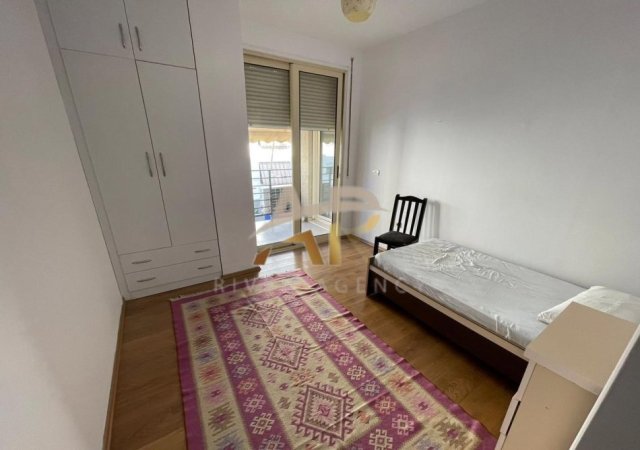 Tirane, jepet me qera shtepi 2+1 Kati 3, 85 m² 700 € (Prane Kristal Center, Komuna e Parisit)