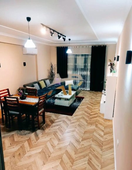 Tirane, jepet me qera shtepi 2+1 Kati 1, 200 m² 900 € (Rruga Bilal Sina)