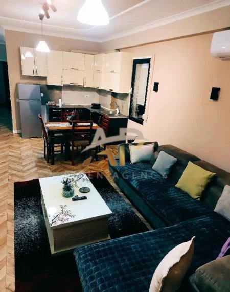 Tirane, jepet me qera shtepi 2+1 Kati 1, 200 m² 900 € (Rruga Bilal Sina)