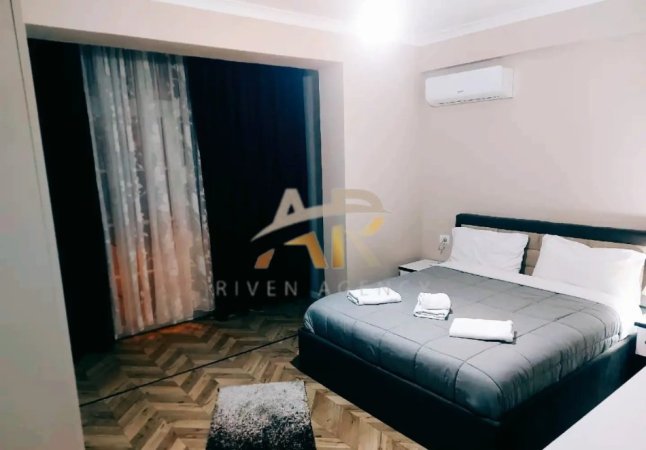 Tirane, jepet me qera shtepi 2+1 Kati 1, 200 m² 900 € (Rruga Bilal Sina)