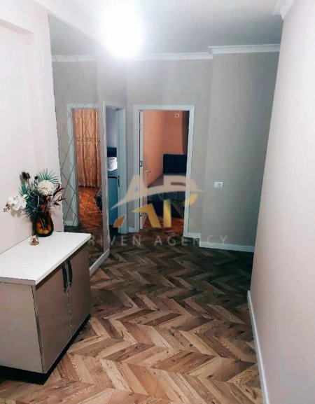 Tirane, jepet me qera shtepi 2+1 Kati 1, 200 m² 900 € (Rruga Bilal Sina)