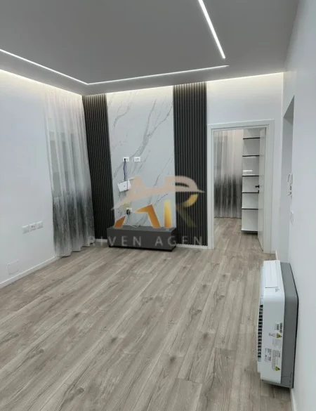Tirane, jepet me qera shtepi 2+1 Kati 3, 62 m² 800 € (Bllok, tek Libri Universitar)