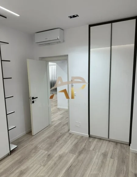 Tirane, jepet me qera shtepi 2+1 Kati 3, 62 m² 800 € (Bllok, tek Libri Universitar)