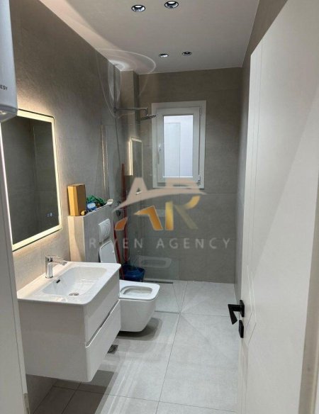 Tirane, jepet me qera shtepi 2+1 Kati 3, 62 m² 800 € (Bllok, tek Libri Universitar)