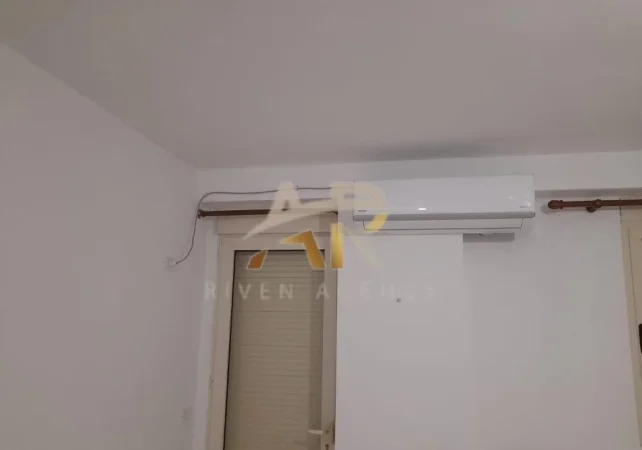 Tirane, jepet me qera shtepi 1+1 Kati 2, 76 m² 270 € (Tek pallatet e Tom Doshit)