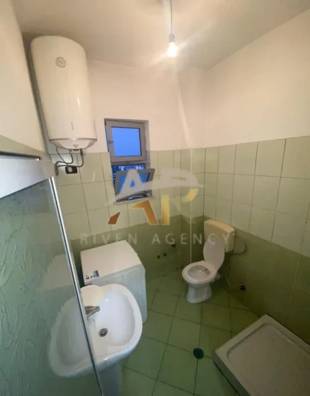 Tirane, jepet me qera shtepi 1+1 Kati 3, 60 m² 350 € (Pranë nënstacionit elektrik)