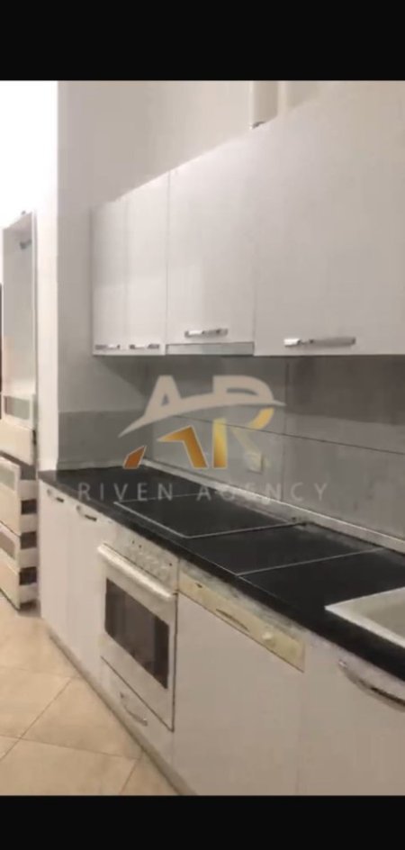 Tirane, jepet me qera shtepi 1+1 Kati 1, 68 m² 350 € (Pranë Kopshtit Botanik)