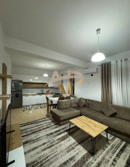 Tirane, jepet me qera shtepi 1+1 Kati 4, 90 m² 500 € (Pranë Concord Center)