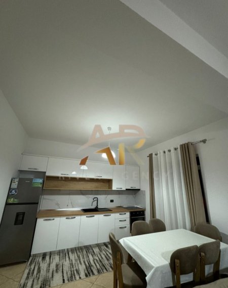 Tirane, jepet me qera shtepi 1+1 Kati 4, 90 m² 500 € (Pranë Concord Center)