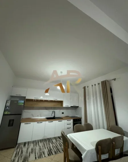 Tirane, jepet me qera shtepi 1+1 Kati 4, 90 m² 500 € (Pranë Concord Center)