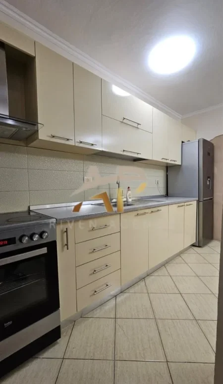 Tirane, jepet me qera shtepi 2+1 Kati 4, 67 m² 550 € (Rruga Ferit Xhajko)