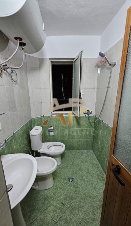 Tirane, jepet me qera shtepi 2+1 Kati 4, 67 m² 550 € (Rruga Ferit Xhajko)