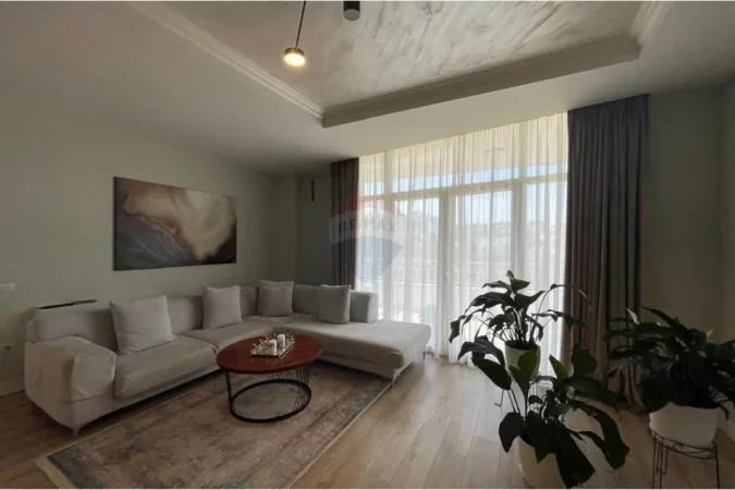 Tirane, jepet me qera 3 Katshe , 600 m² 5.000 € (Liqeni i Thate)