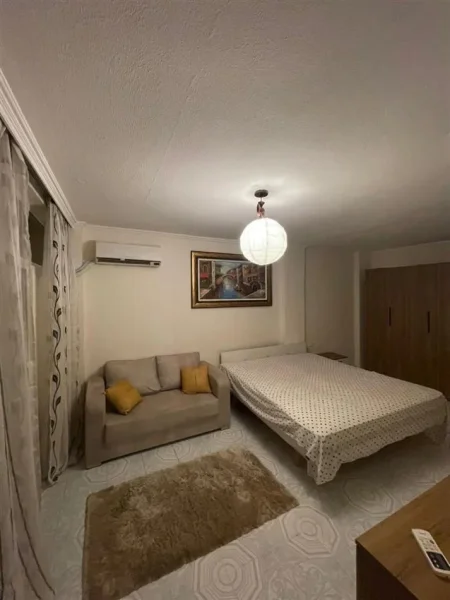 Tirane, jepet me qera apartament 1+1 Kati 2, 62 m² 62 € (Sheshi Willson)