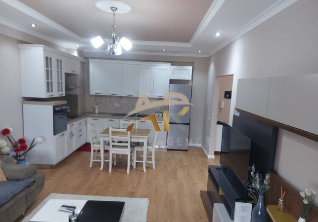 Tirane, jepet me qera shtepi 1+1 Kati 5, 96 m² 900 € (Rruga Bilal Sina)