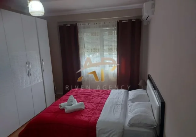 Tirane, jepet me qera shtepi 1+1 Kati 5, 96 m² 900 € (Rruga Bilal Sina)