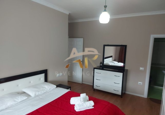 Tirane, jepet me qera shtepi 1+1 Kati 5, 96 m² 900 € (Rruga Bilal Sina)