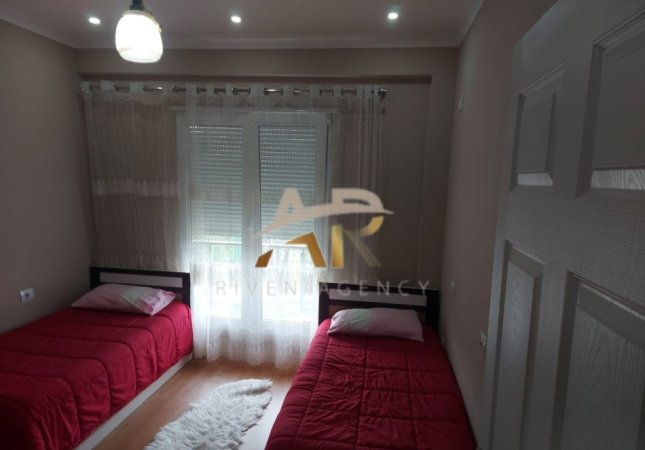 Tirane, jepet me qera shtepi 1+1 Kati 5, 96 m² 900 € (Rruga Bilal Sina)