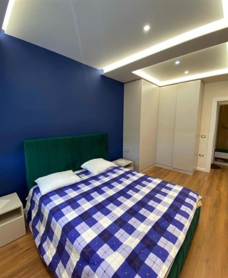Tirane, jepet me qera apartament 1+1+Ballkon Kati 2, 80 m² 800 € (Rruga e Durresit)
