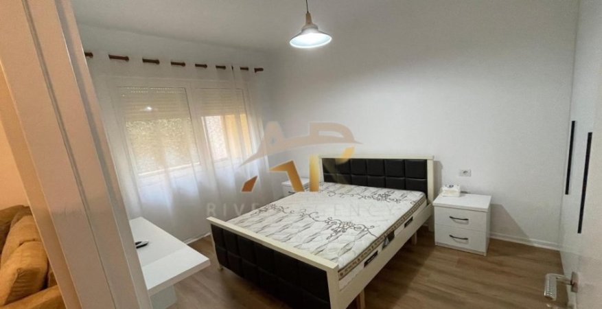Tirane, jepet me qera shtepi 2+1 Kati 2, 85 m² 750 € (Rruga Xhon Kenedi)