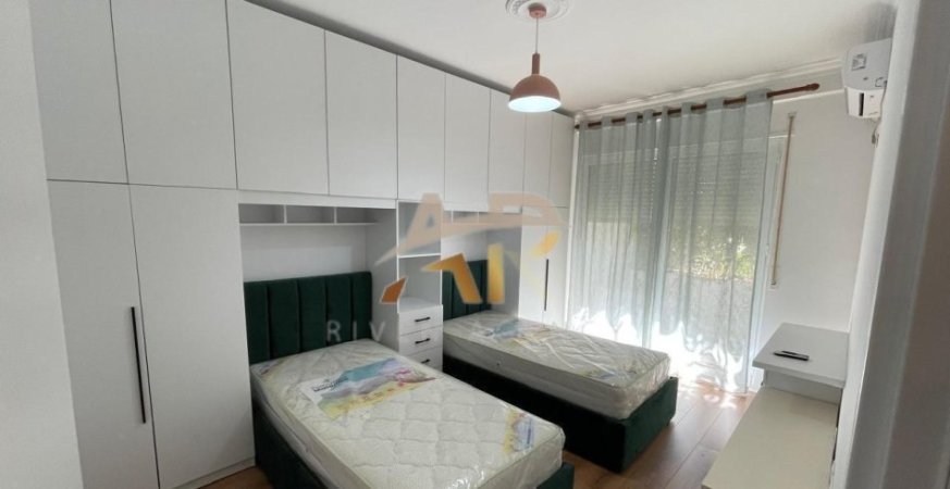 Tirane, jepet me qera shtepi 2+1 Kati 2, 85 m² 750 € (Rruga Xhon Kenedi)