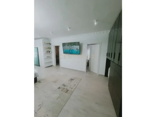 Tirane, Jepet me Qira 2+1 Kati 6,